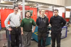 dela 2ème personne à gauche à la dernière personne à droite, les 3 finalistes de la sélection régionale Bretagne. Médaille d'or, médaille de bronze et Titouan Clavarin, notre apprenti, médaille d'argent